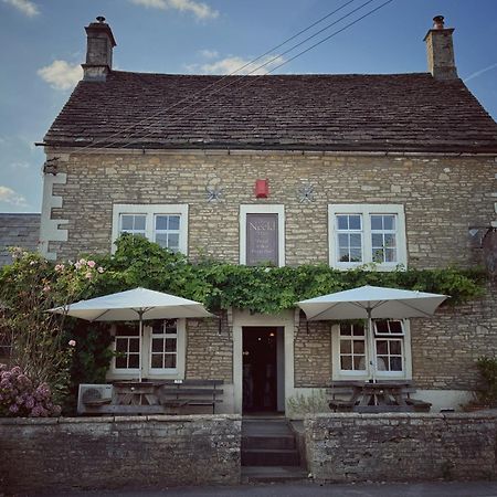 Neeld Arms Hotel Grittleton Екстериор снимка