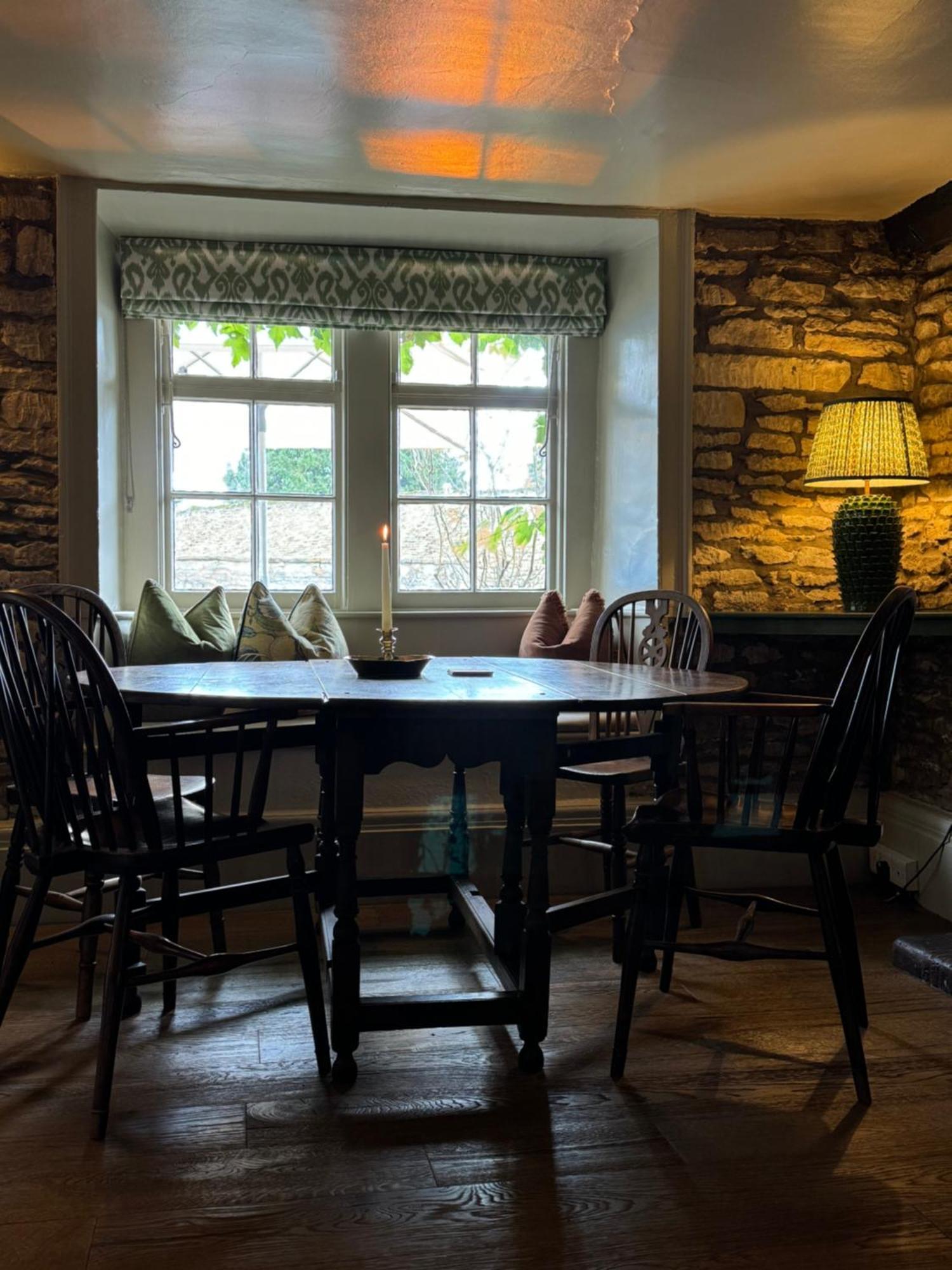 Neeld Arms Hotel Grittleton Екстериор снимка