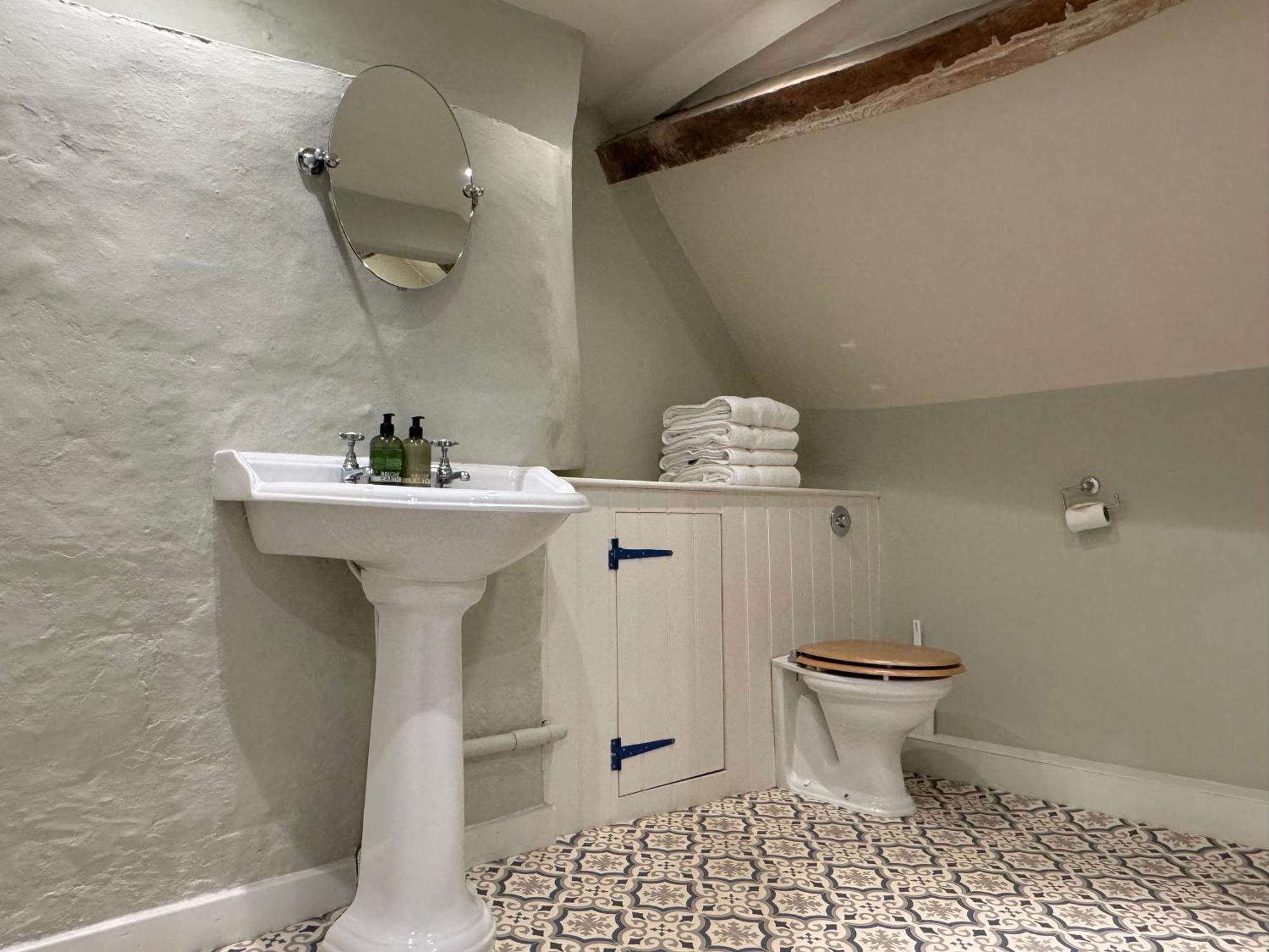 Neeld Arms Hotel Grittleton Екстериор снимка