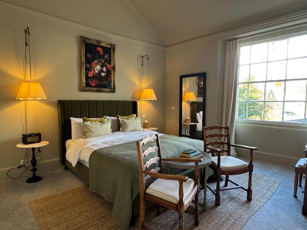 Neeld Arms Hotel Grittleton Екстериор снимка