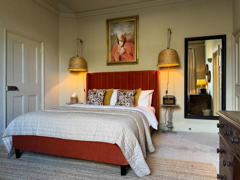 Neeld Arms Hotel Grittleton Екстериор снимка